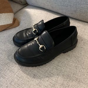 Trendy black loafers size 7